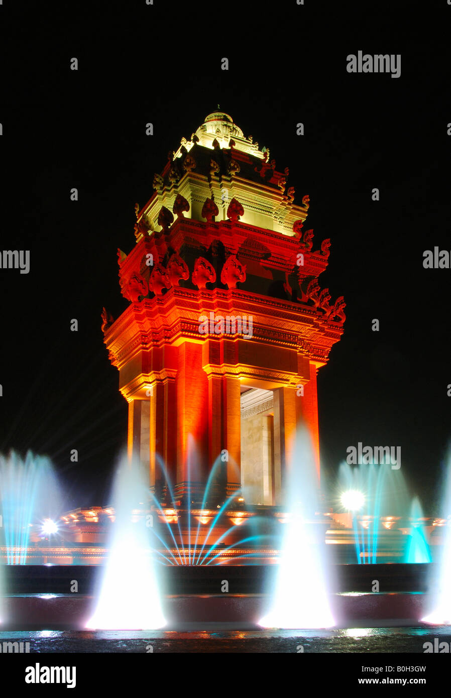 Independence Monument in Phnom Penh Kambodscha in der Nacht genommen. Stockfoto