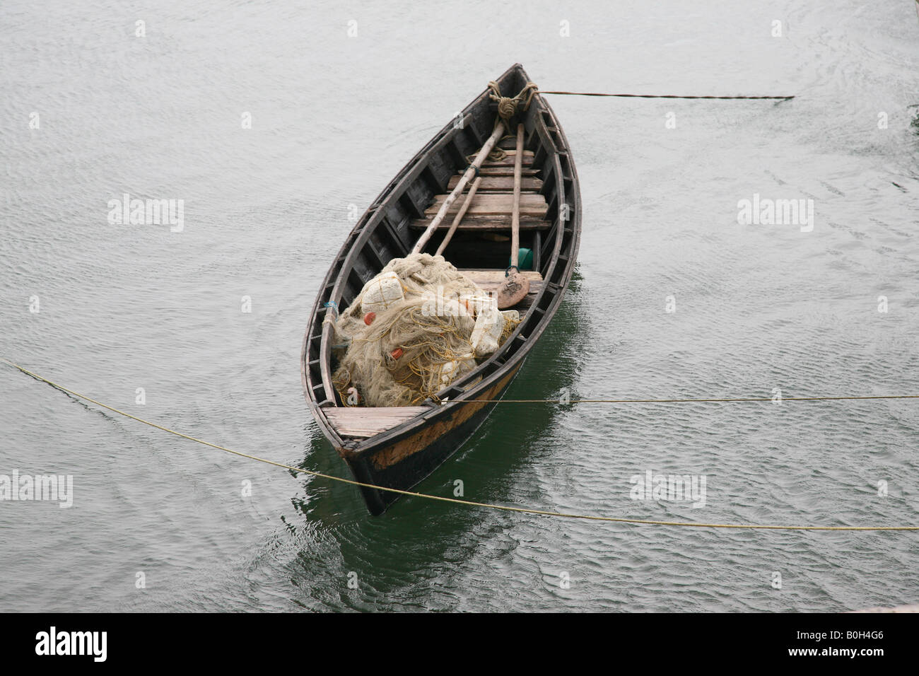 Angelboot/Fischerboot verankert in Portblair, Andamanen, Indien Stockfoto