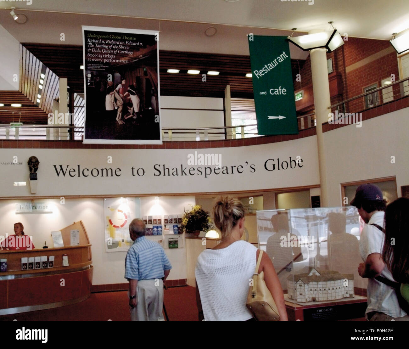 Das umgebaute Globe Theatre London England berühmt für spielt von William Shakespeare Stockfoto