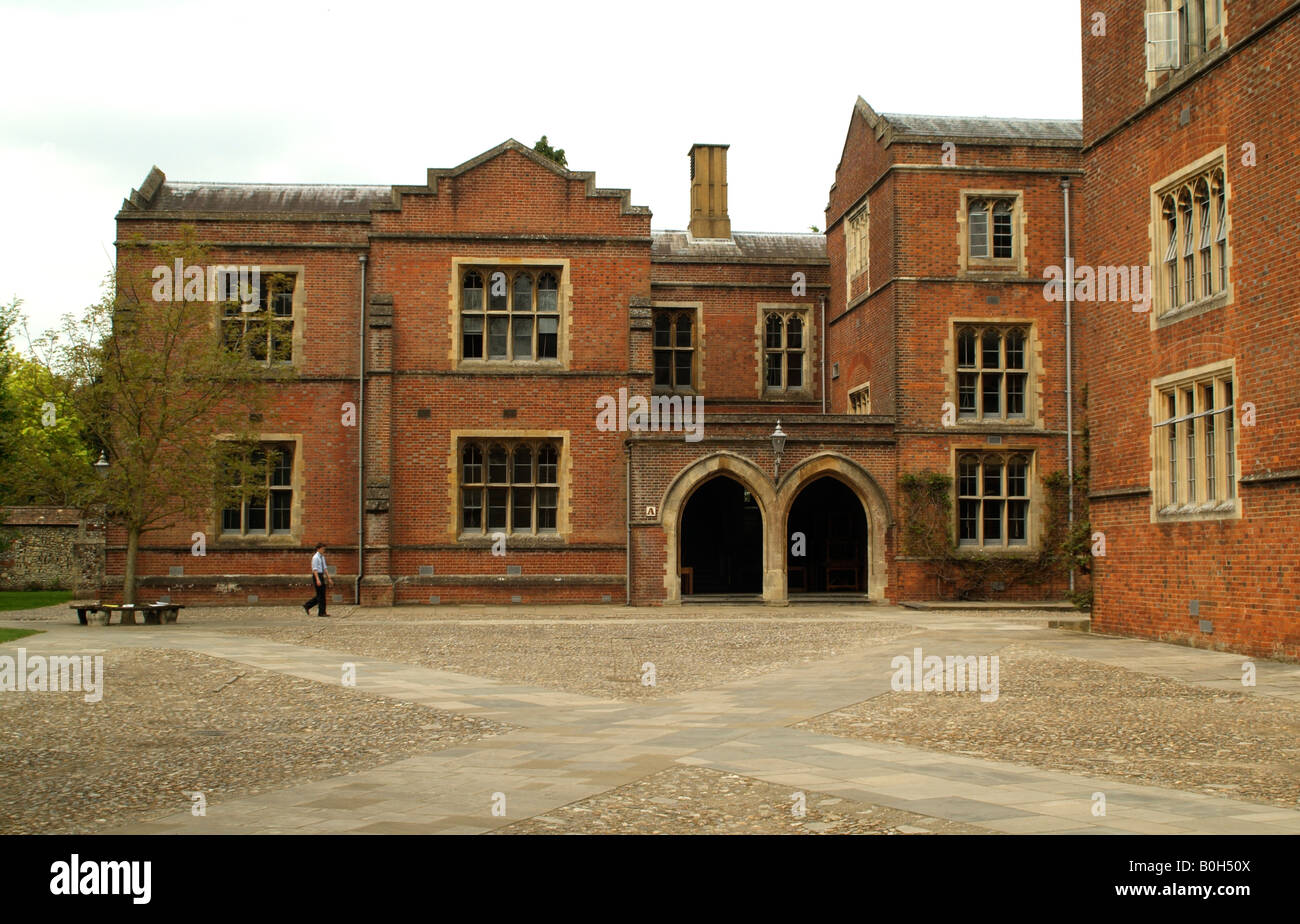 Winchester College Hampshire England UK Schüler zu Fuß im Gelände Stockfoto