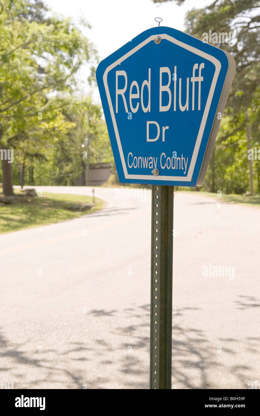 Red Bluff-Drive-Zeichen am Petit Jean Staatspark Arkansas USA Stockfoto