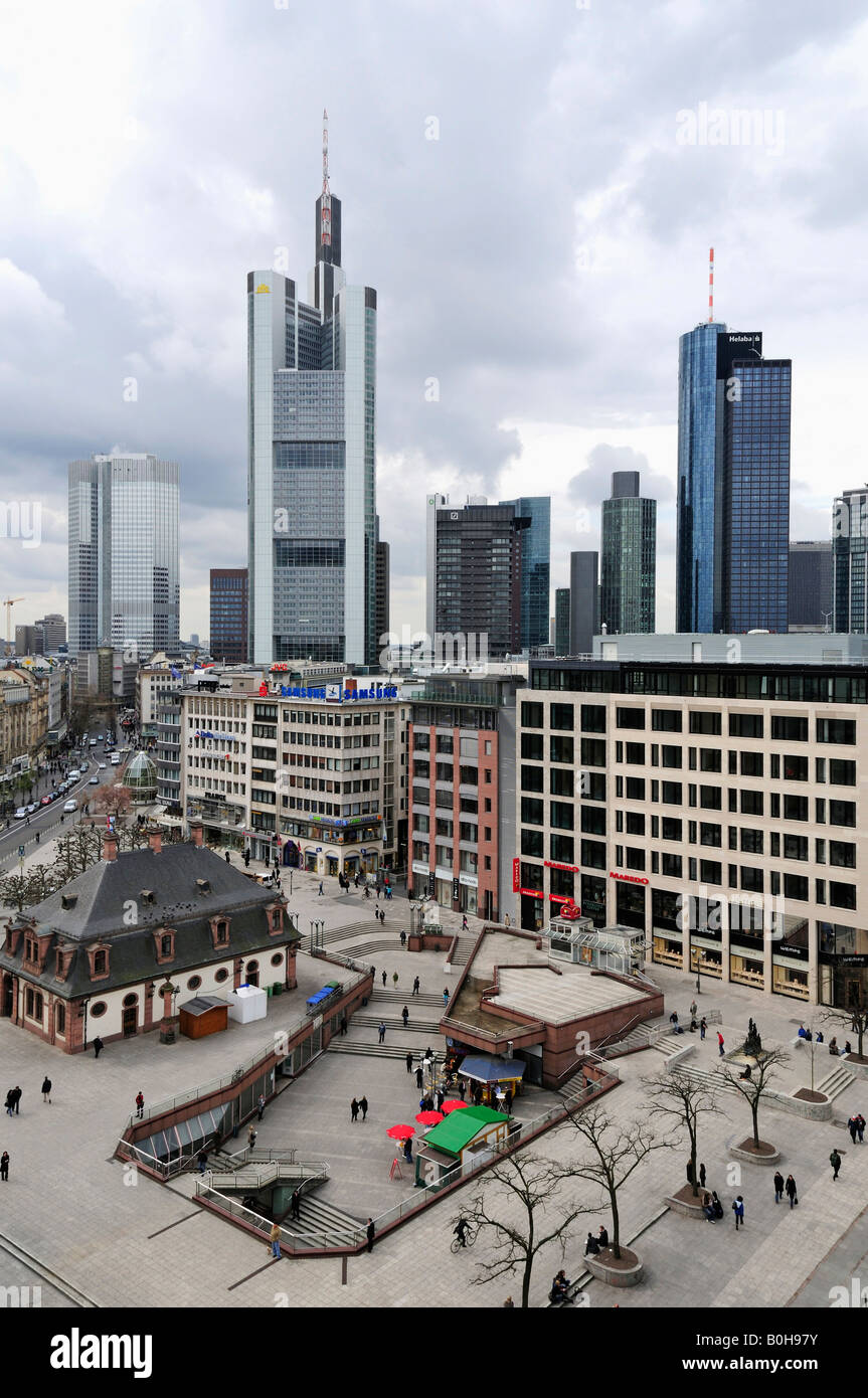 Frankfurter Zentrum Und Wolkenkratzer Bank Turme Commerzbank Deutsche Bank Helaba Sparkasse Etc Frankfurt Hessen Deutschland Stockfotografie Alamy