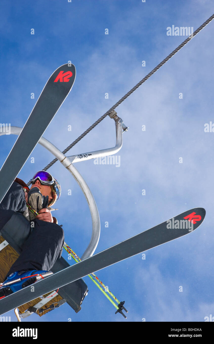Skifahrer auf dem Sessellift in Telluride Ski Resort, Colorado, USA. Stockfoto