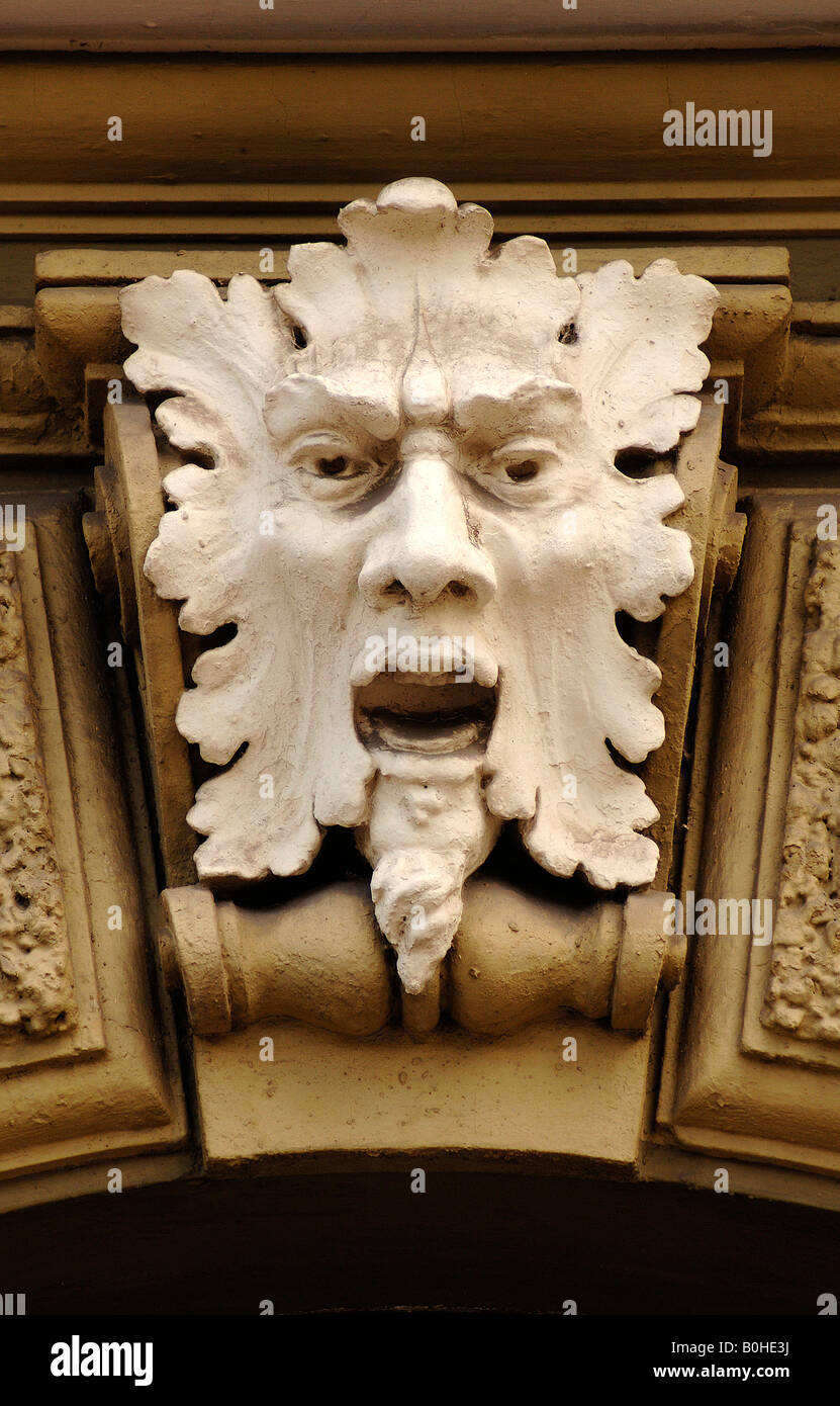 Maske über einen Eingang, Fürth, Middle Franconia, Bayern, Deutschland, Europa Stockfoto