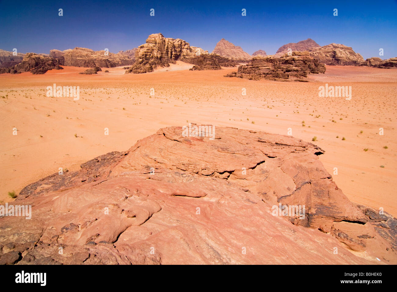 Felsformationen in der Wüste, Wadi Rum, Jordanien, Naher Osten Stockfoto