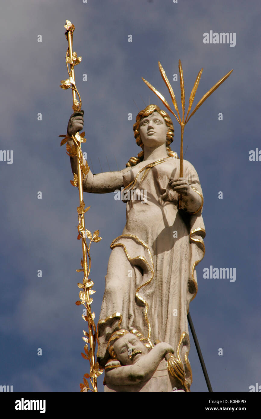 Statue einer Frau am Golden Gate, Zlota Brama, Danzig, Polen Stockfoto