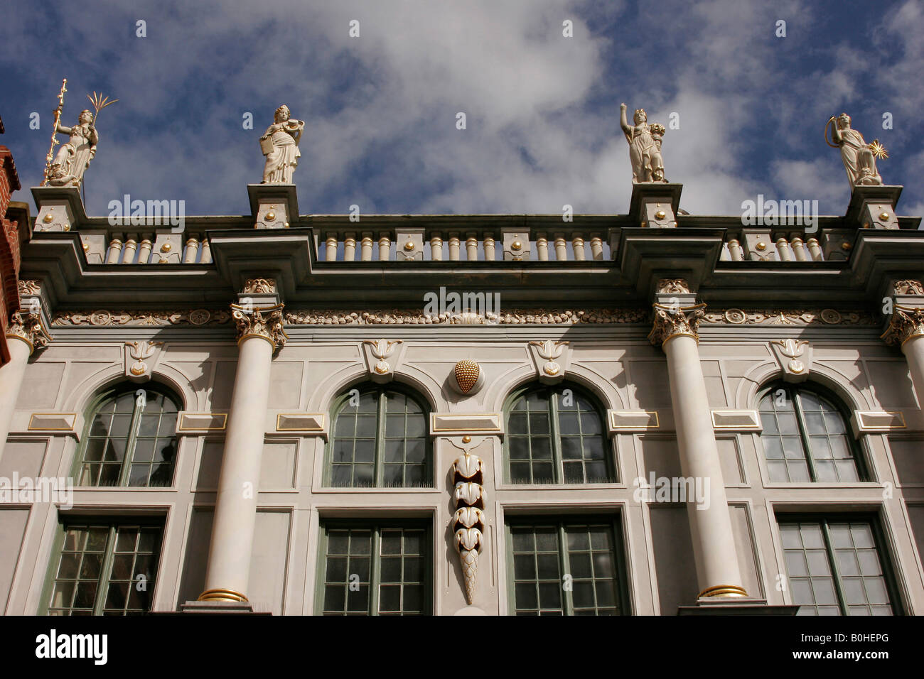 Statuen von Frauen am Golden Gate, Zlota Brama, Danzig, Polen Stockfoto