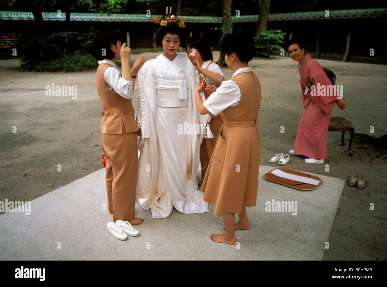 Eine Braut, immer bereit, ihr fotografieren am Hochzeitstag, Tokio, Japan. Stockfoto