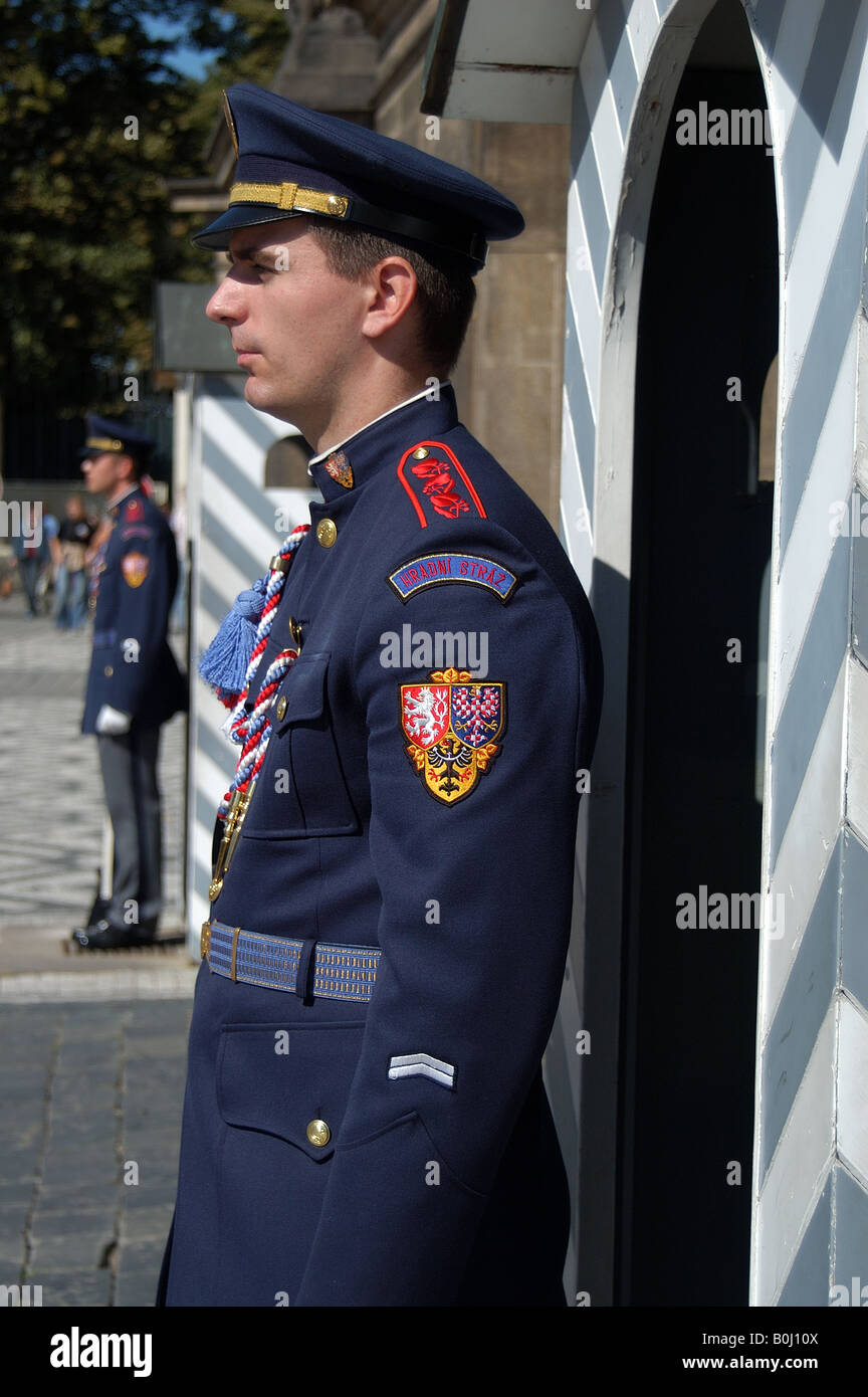 Schützt außen Eingang der Prager Burg, Prag Tschechische Republik Stockfoto