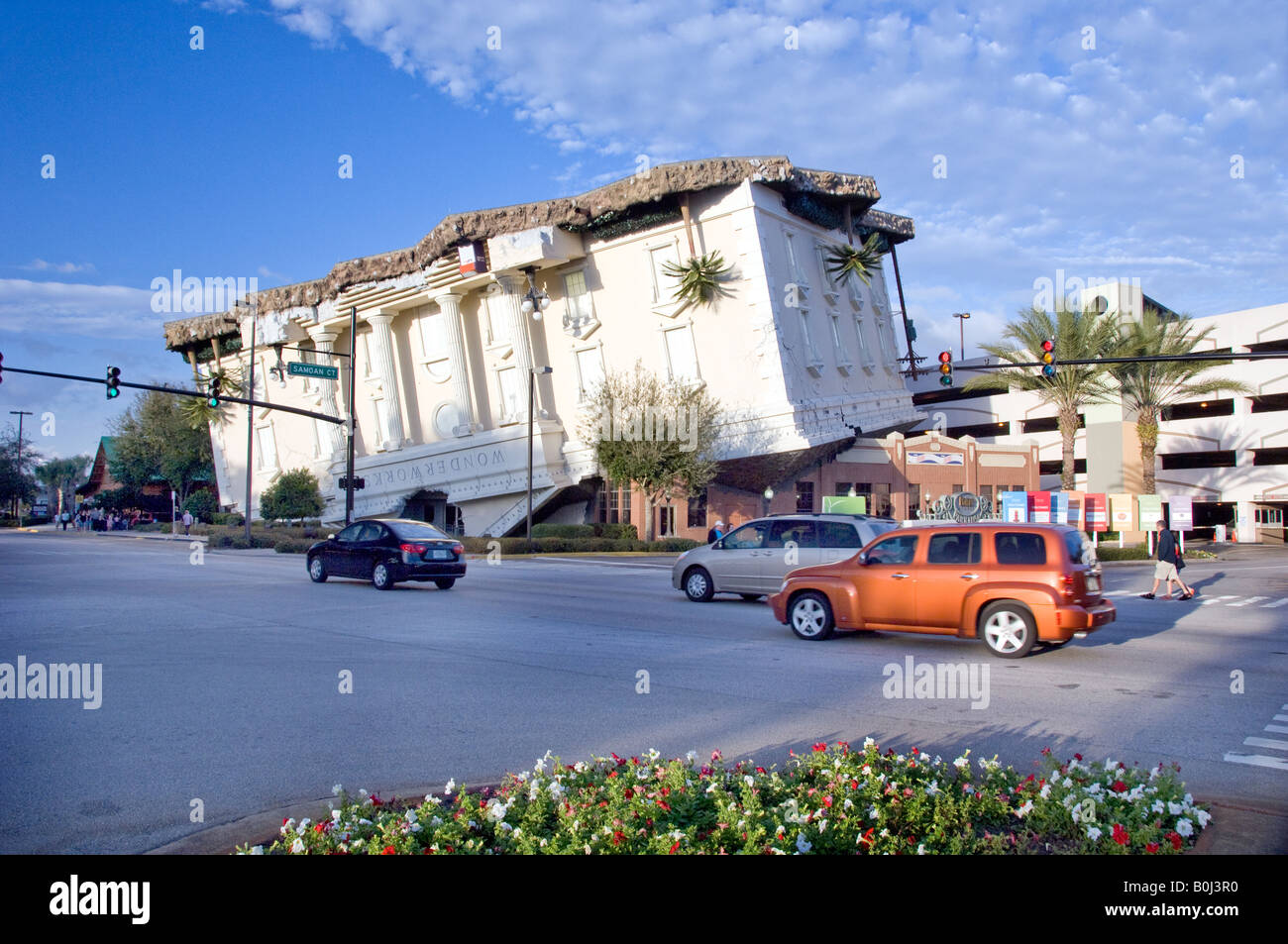 Die Wonderworks Upside Down Gebäude am International Drive in Orlando, Florida USA Stockfoto