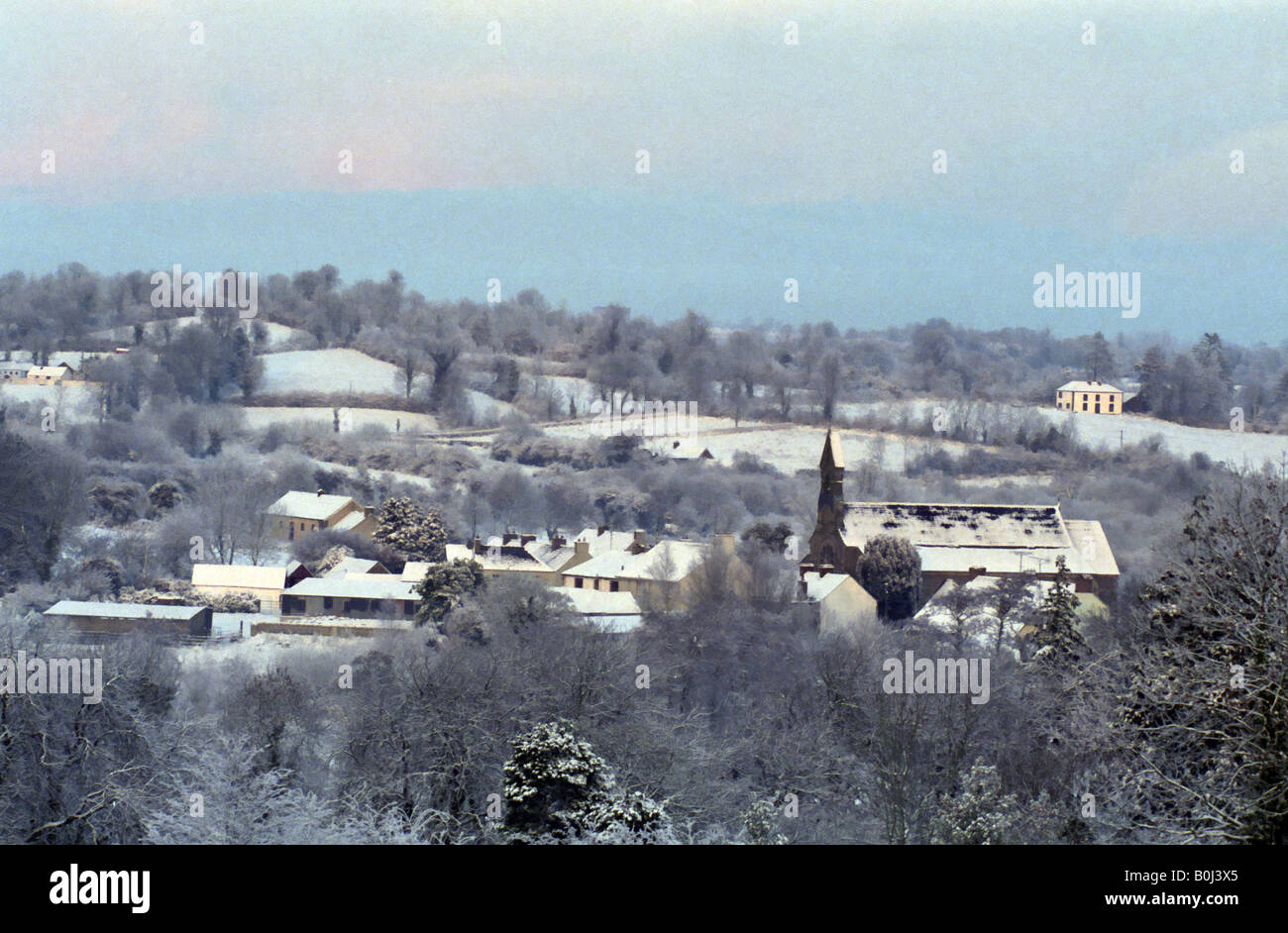 Milltown Dorf im Winter, County Cavan, Irland. Stockfoto
