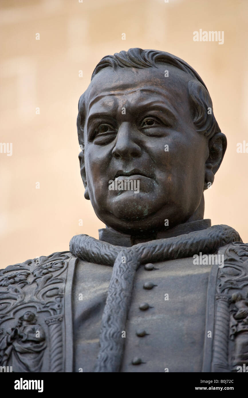 Bronze-Statue von Papst Pius IX vor Kathedrale der Annahme Il Kastell Gozo Malta Stockfoto