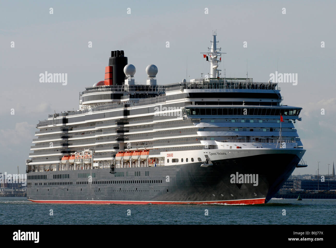 Die Cunard-Kreuzfahrtschiff, Die Queen Elizabeth Festgemacht Am Cruise Terminal Hafen Von Venedig Italien 51377702