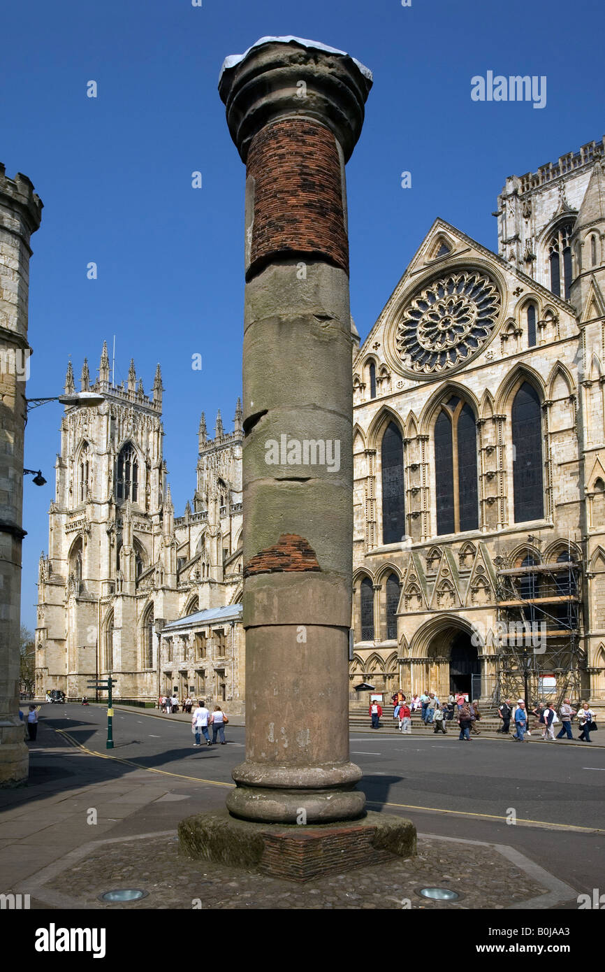 Römische Säule aus dem Praetorium der Festung York North Yorkshire England Stockfoto