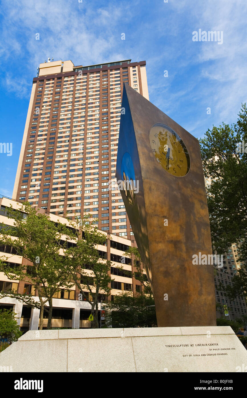 Timesculpture im Lincoln Center Upper West Side New York City New York USA Künstler Philip Johnson Stockfoto