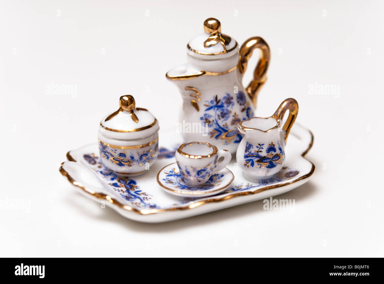 Miniatur Porzellan Blumenmuster-Tee-Set (für Puppenhaus) Stockfoto