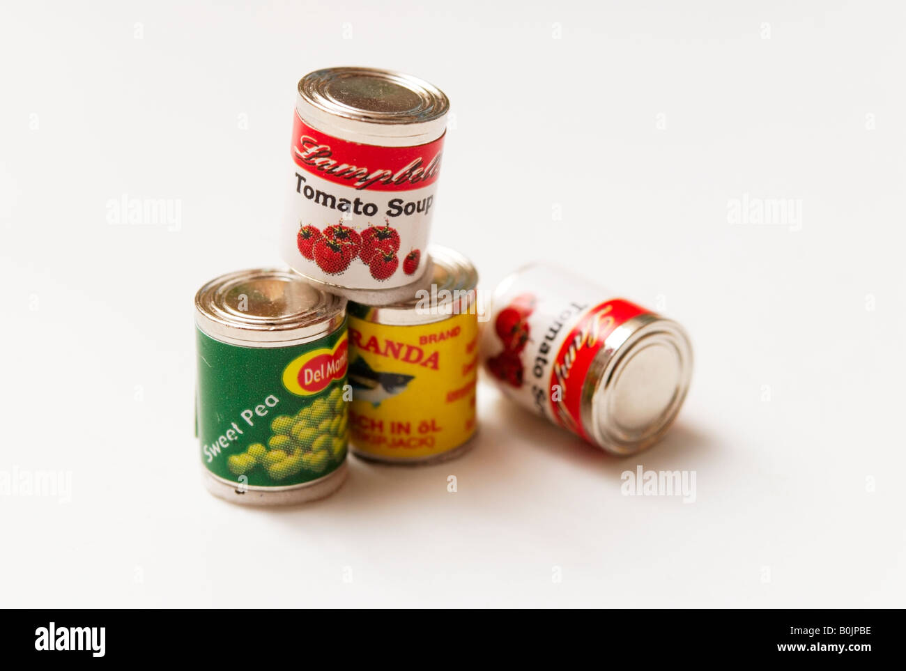Miniatur aus der Dose Miranda Thunfisch, Dosen von Del Monte Zuckererbsen und Campbells Tomatensuppe Stockfoto