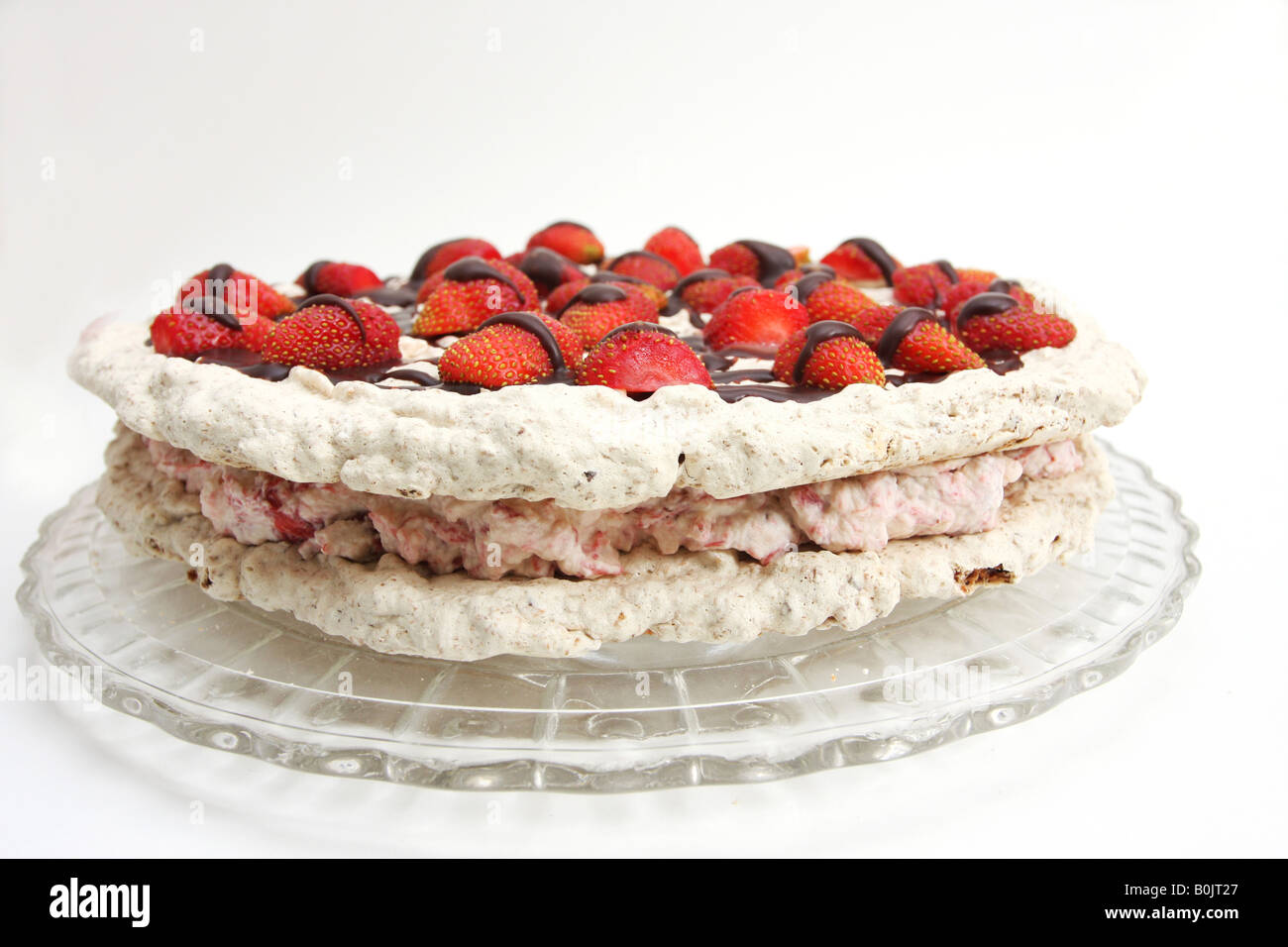 Erdbeerkuchen erschossen, seitlich und oben Stockfoto