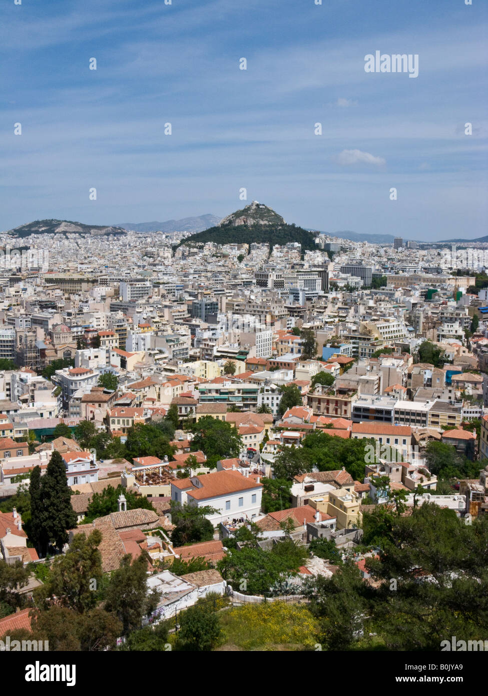 Blick von der Akropolis in Richtung Berg Lykavittos, Athen, Griechenland Stockfoto