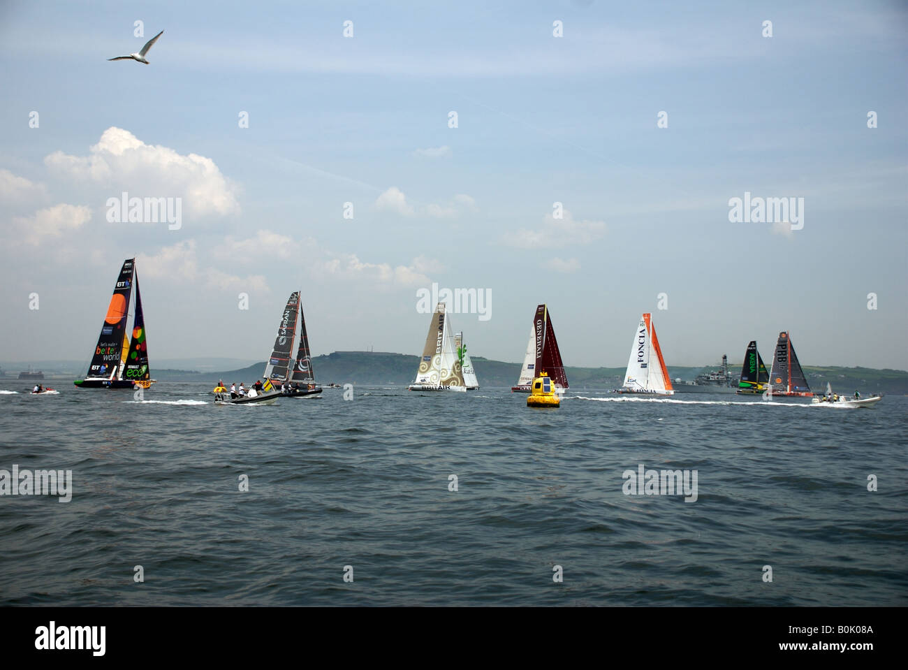 Die Wettbewerber auf den Weg von der Startlinie des Artemis Transat 2008 Yacht Race, Plymouth, Devon, UK Stockfoto