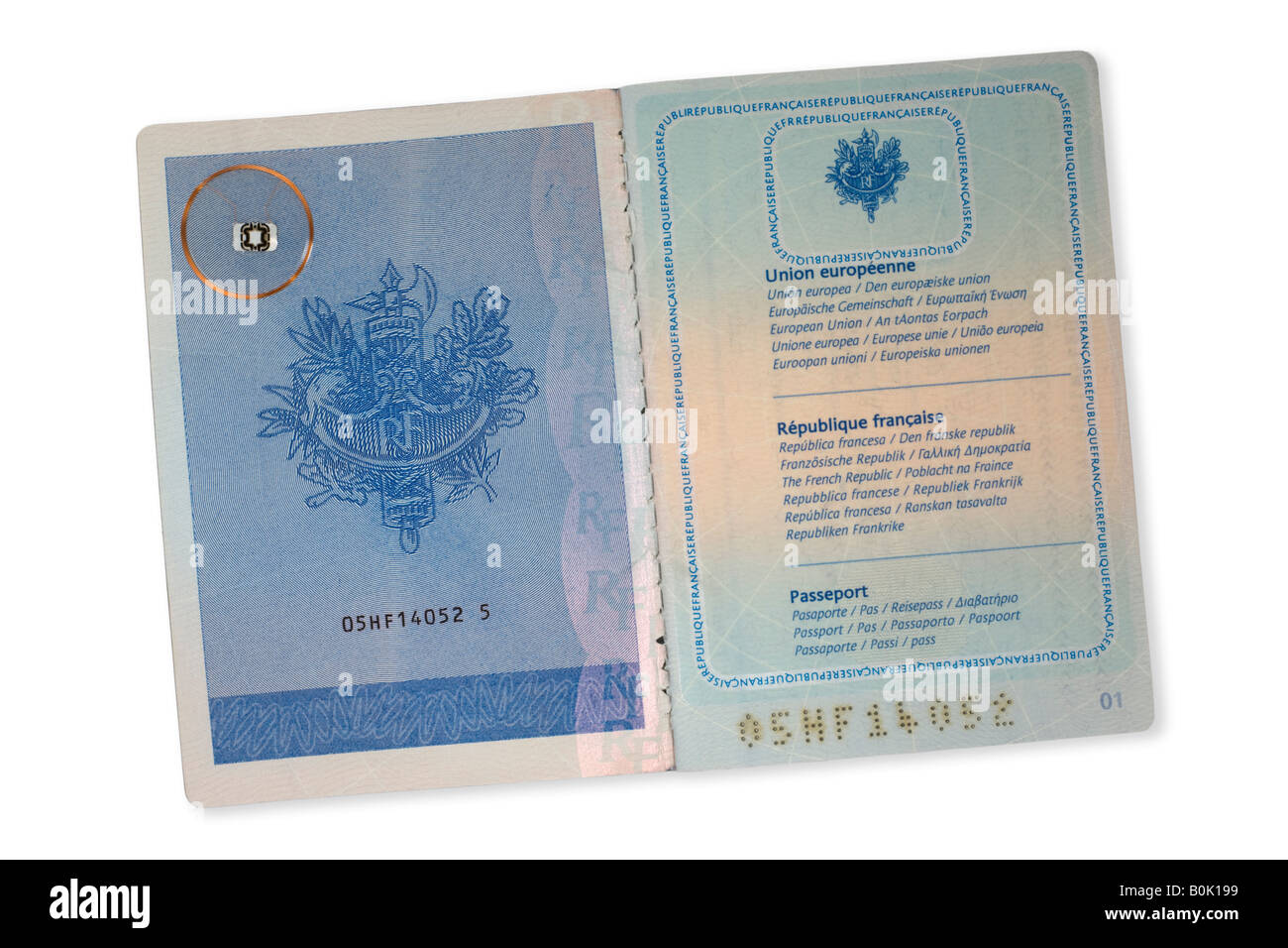 Ein RFID-Chip auf einen französischen Pass. Braunroten RFID Sur un Passeport Français (Prototyp). Stockfoto