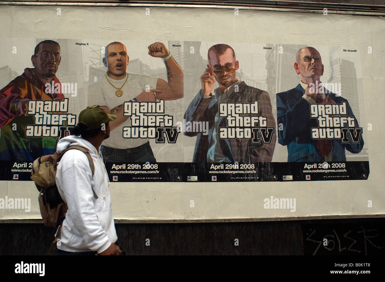 Plakate für das hohe erwartete Grand Theft Auto IV Videospiel im New Yorker Stadtteil Chelsea Stockfoto