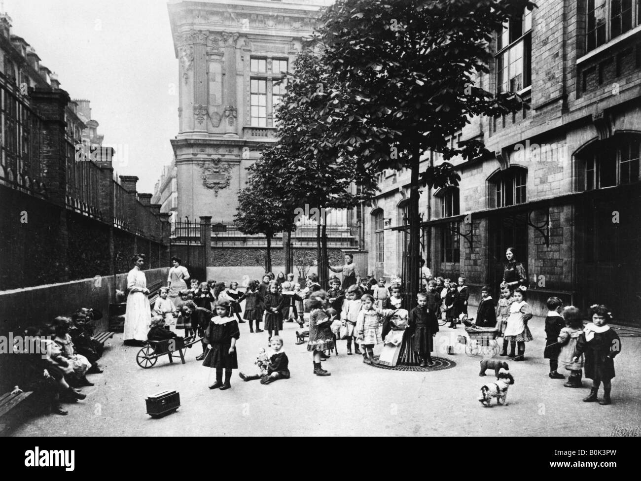 Foto von Kindern in der Schule während der Pariser Kommune, 1871 Künstler: Unbekannt Stockfoto