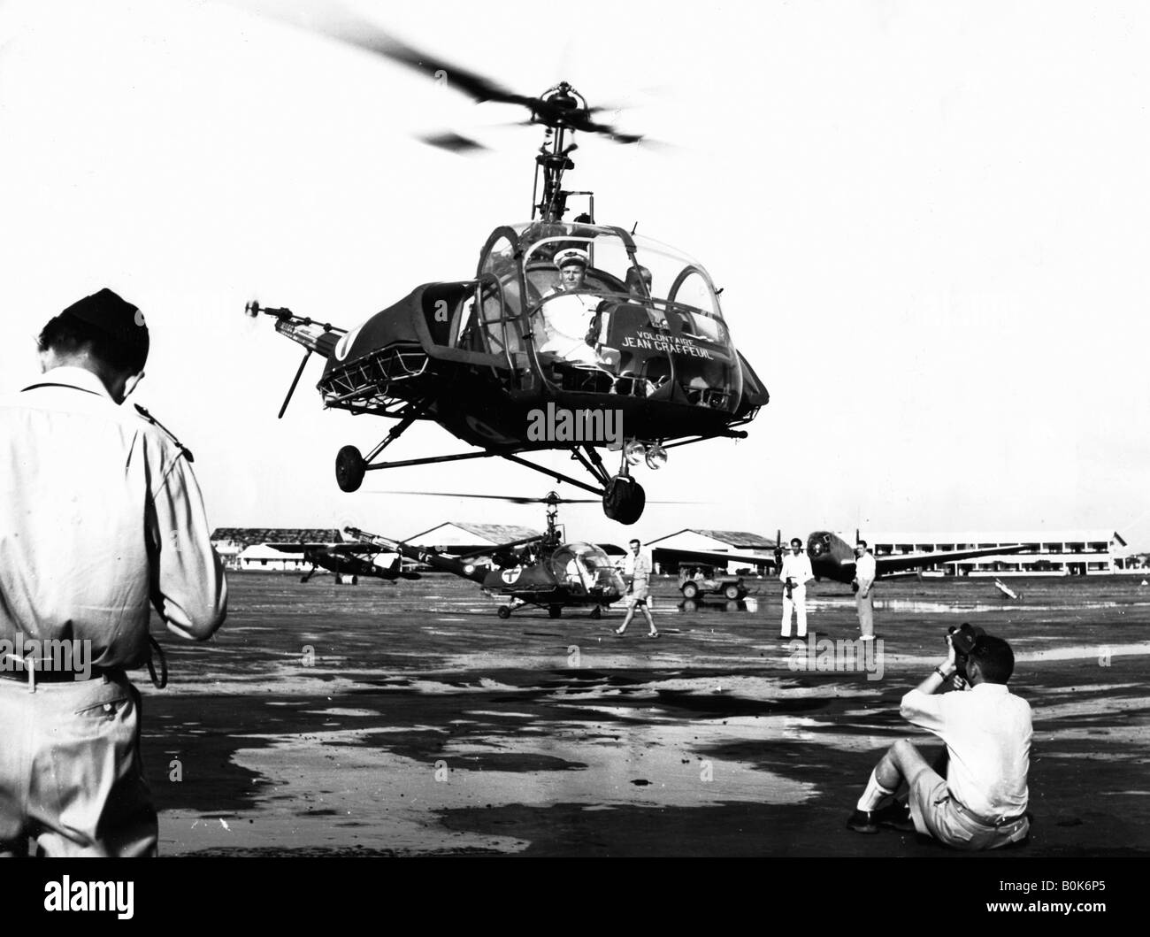 Hubschrauberlandeplätze auf Tan Son Nhut Air Base, Saigon, Vietnam, 1953. Künstler: unbekannt Stockfoto