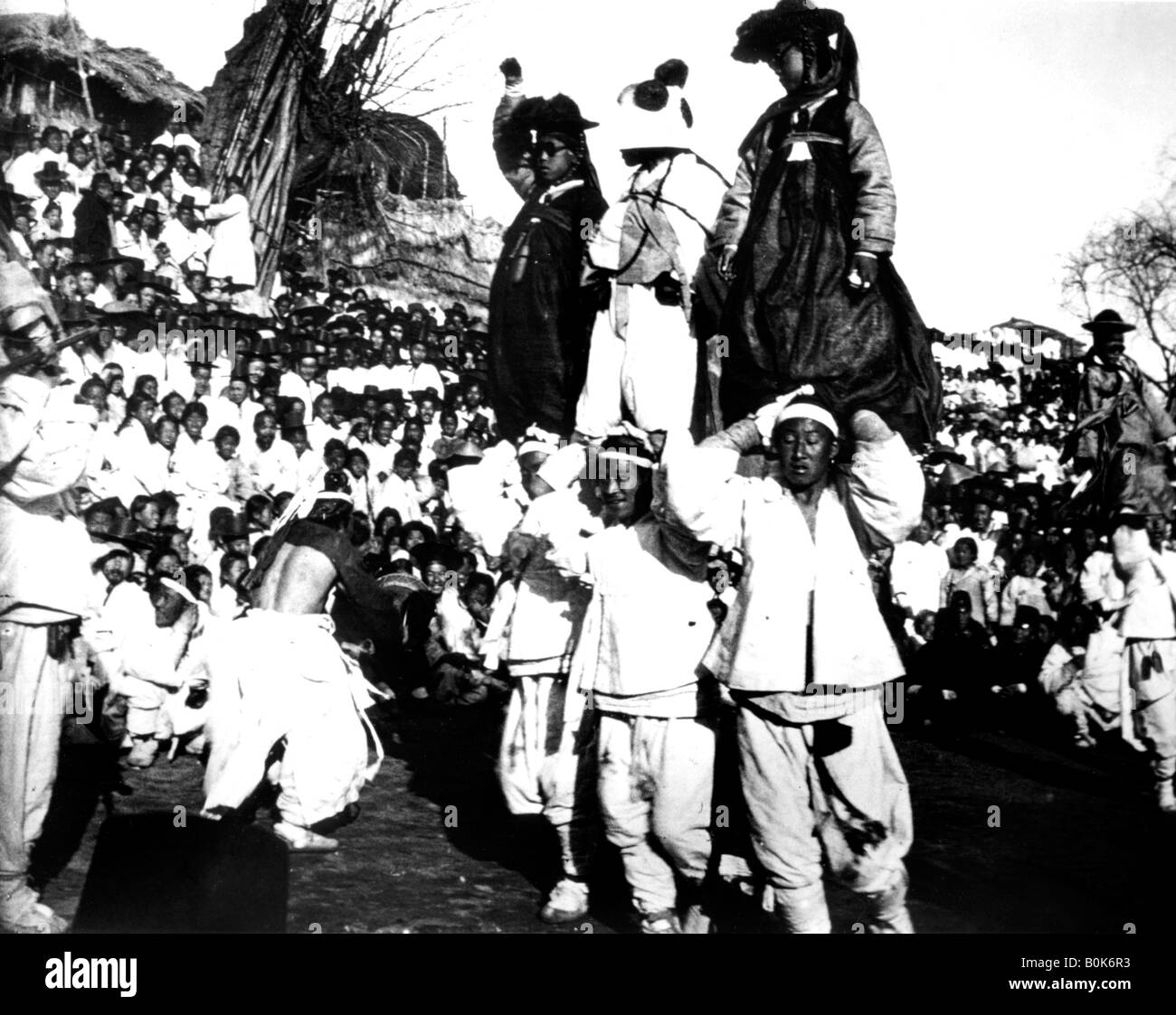 Festival in Korea, 1900. Künstler: unbekannt Stockfoto