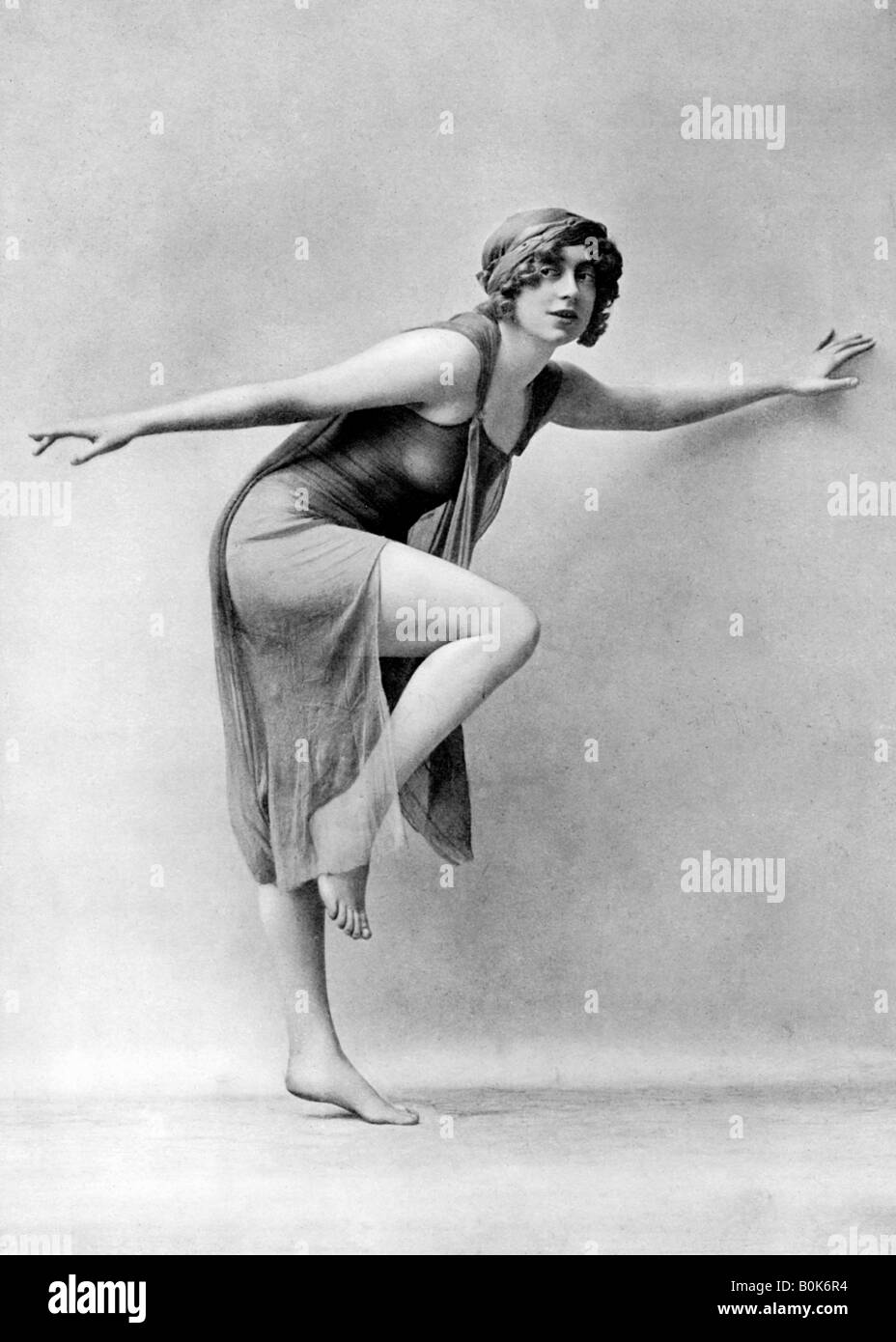 Barfuß tanzen Nach dem griechischen Stil, 19. Artist: weißen Studios Stockfoto