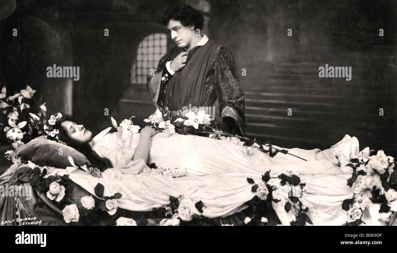 Matheson Lang und Nora Kerin in einer Szene aus Romeo und Julia, 1908. Artist: Daily Mirror Studios Stockfoto