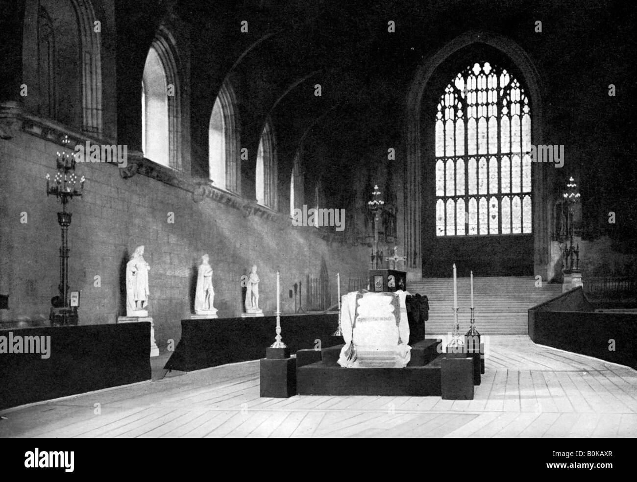 Die Liegen im Zustand von William Gladstone, Westminster Hall, London, 1898 (c 1905). Artist: John Benjamin Stein Stockfoto