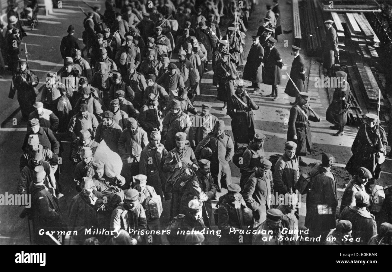 Deutschen militärischen Gefangenen einschließlich der Preußischen Wächter, Southend On Sea, c 1914-1915. Artist: Unbekannt Stockfoto