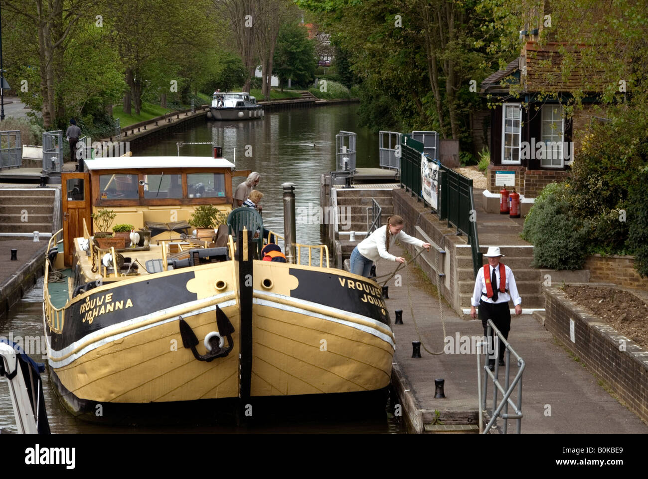 Lastkahn auf Boulters Lock, Maidenhead, Berkshire. Stockfoto