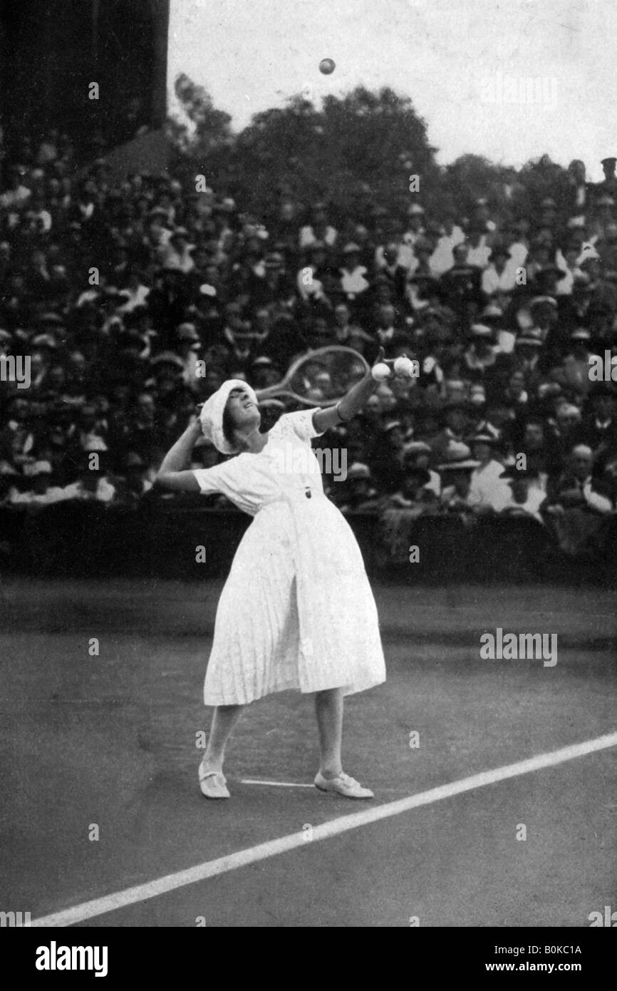 Suzanne Lenglen gewann ihre erste Meisterschaft in Wimbledon, 1919, (1930). Artist: Unbekannt Stockfoto