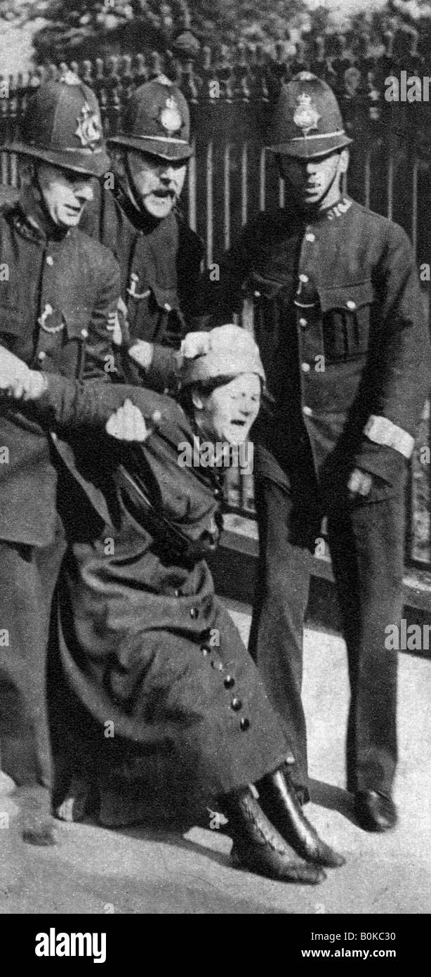Eine Frauenrechtlerin, verhaftet, c 1910 S (1935). Artist: Unbekannt Stockfoto