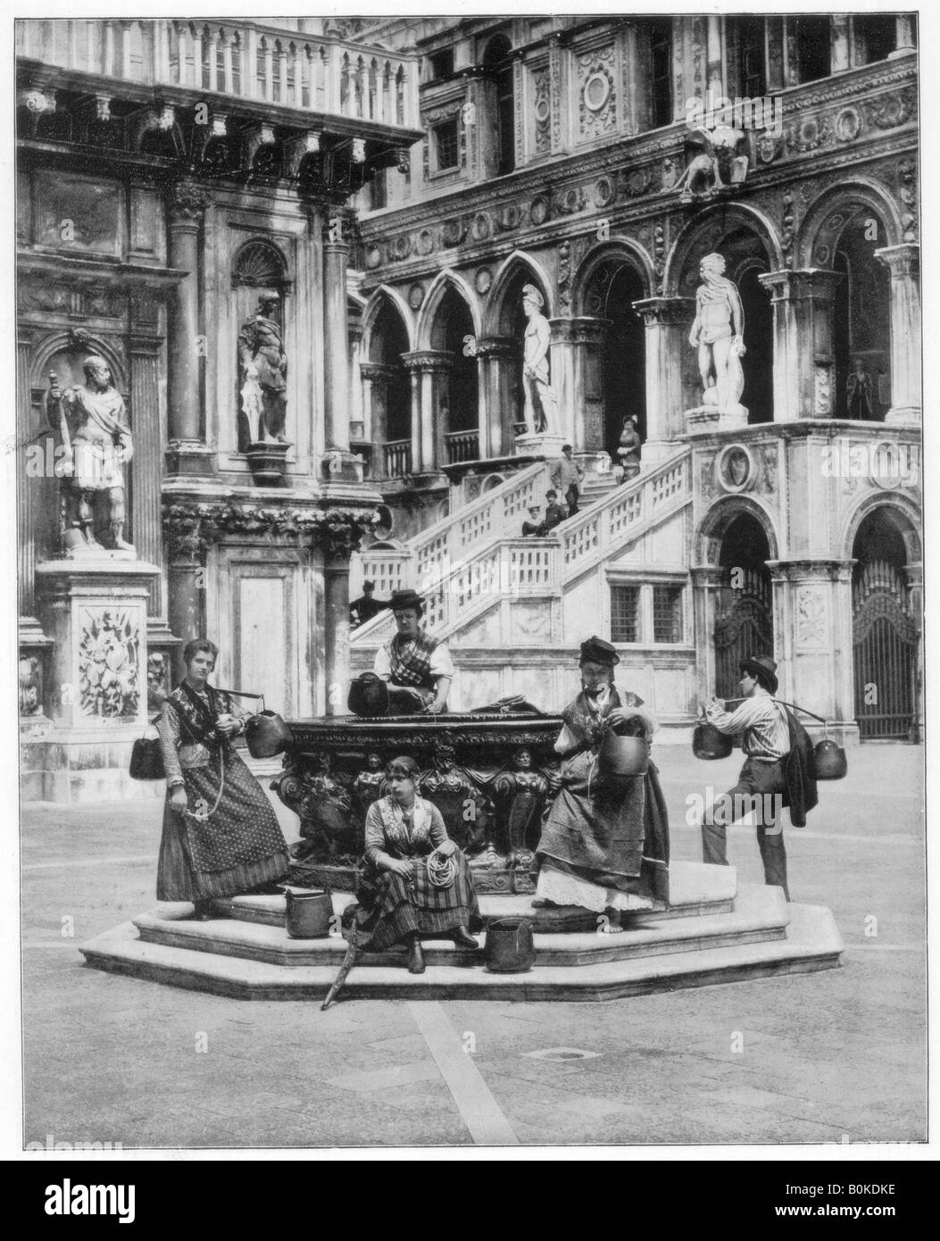 Innenhof des Ducal Palace, Venedig, Ende des 19. Jahrhunderts. Artist: John L Stoddard Stockfoto