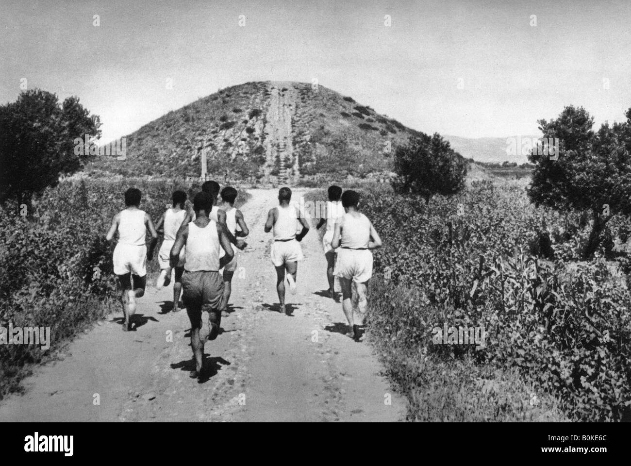 Das Hügelgrab von Marathon, Griechenland, 1937. Artist: Martin Hurlimann Stockfoto