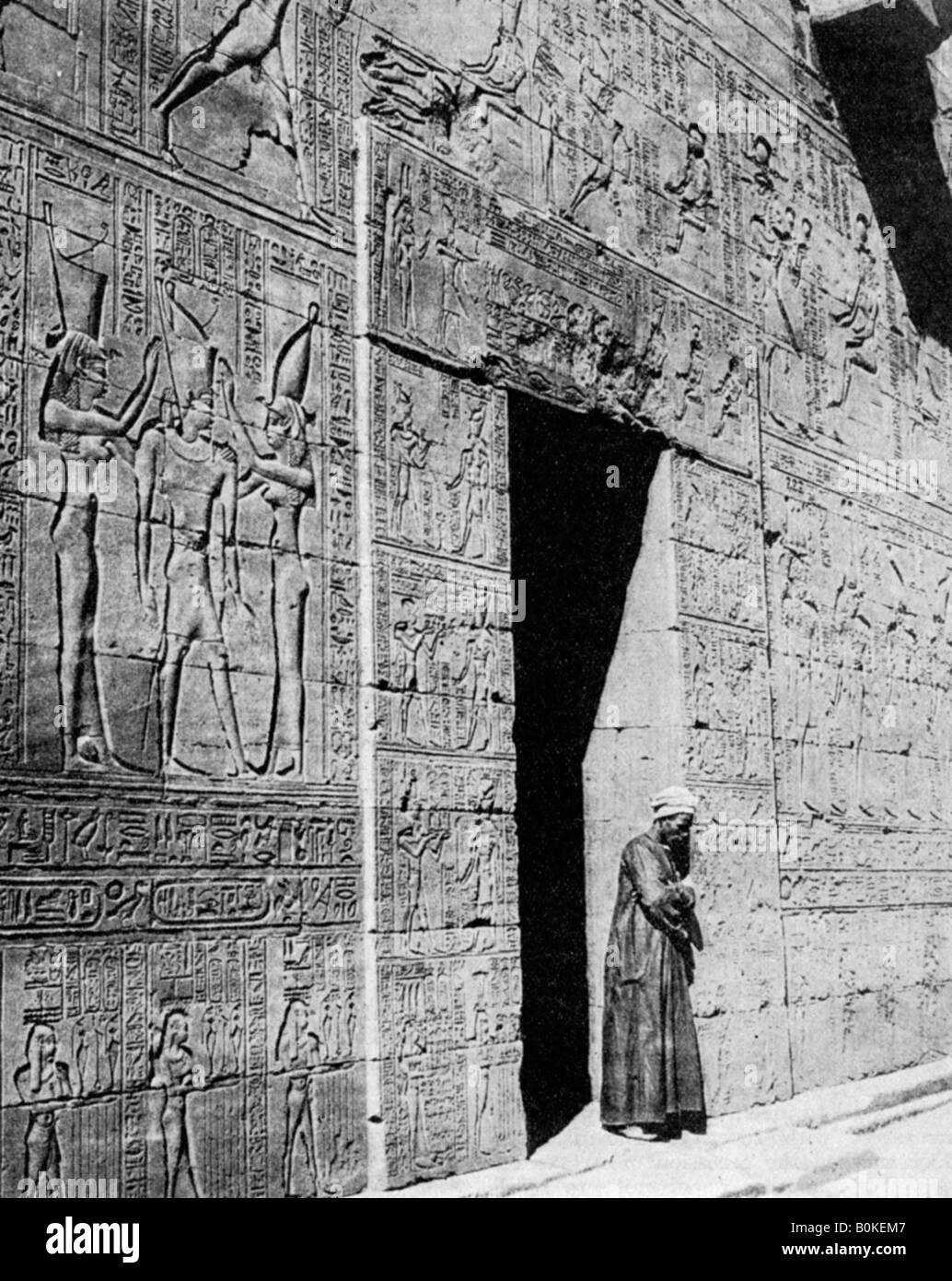 Tempel des Horus, Edfou, Ägypten, 1935. Artist: Unbekannt Stockfoto