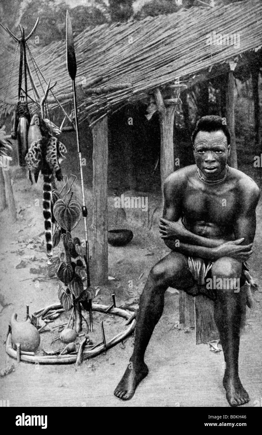 Ein Hexenmeister, der belgischen Kongo (Republik Kongo), 1922 Künstler: JH Harris Stockfoto