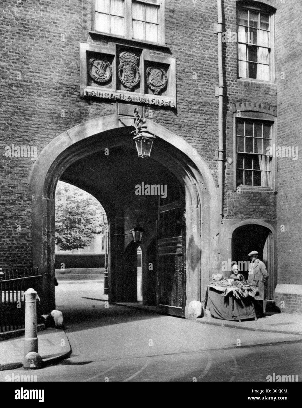 Eine Tudor gateway zu Lincoln's Inn von Chancery Lane, 1926-1927. Artist: McLeish Stockfoto