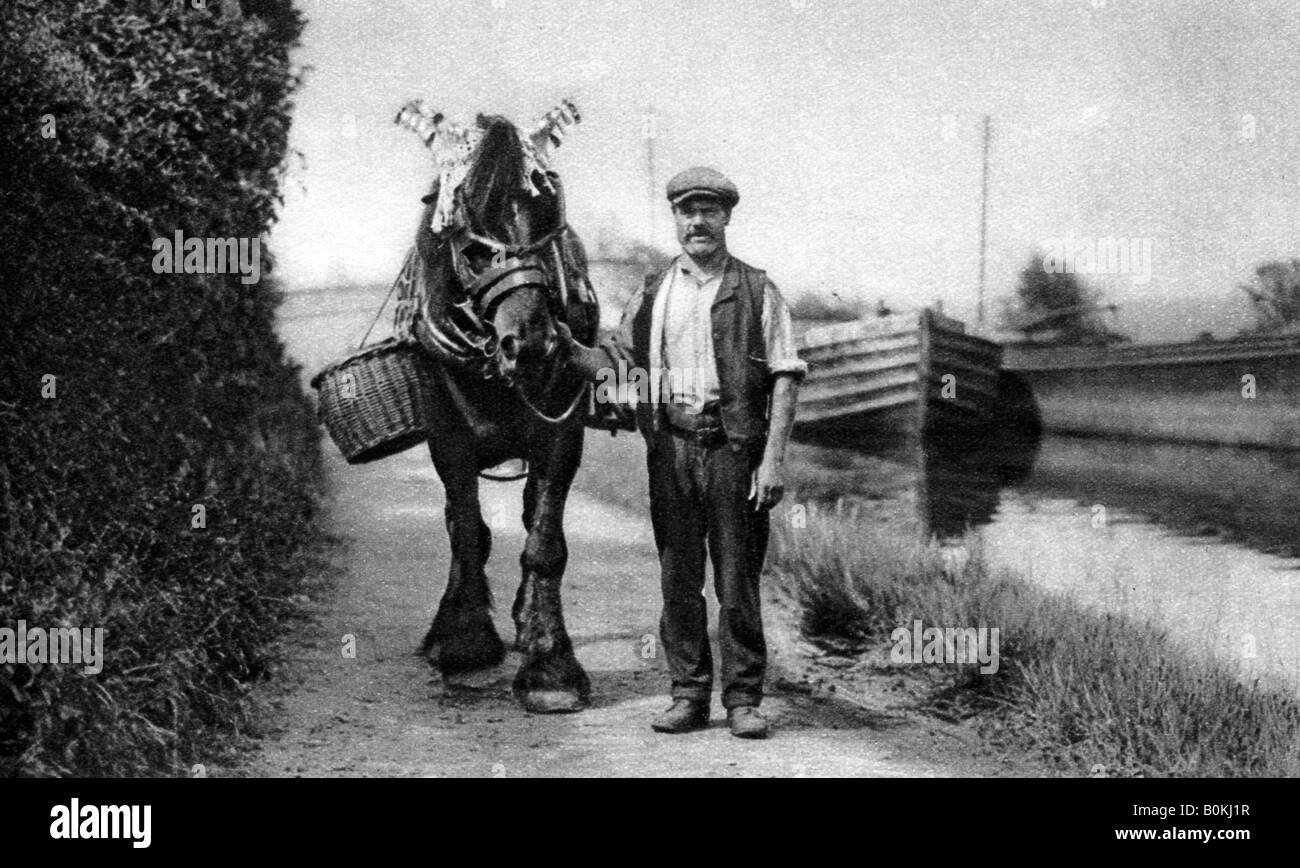 Ein Pferd ziehen einen Kanal Lastkahn, 1926-1927. Artist: Unbekannt Stockfoto