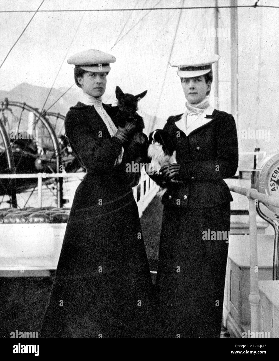 Queen Alexandra (1844-1925) mit ihrer Tochter Prinzessin Victoria (1868-1935). 1908. Artist: Queen Alexandra Stockfoto