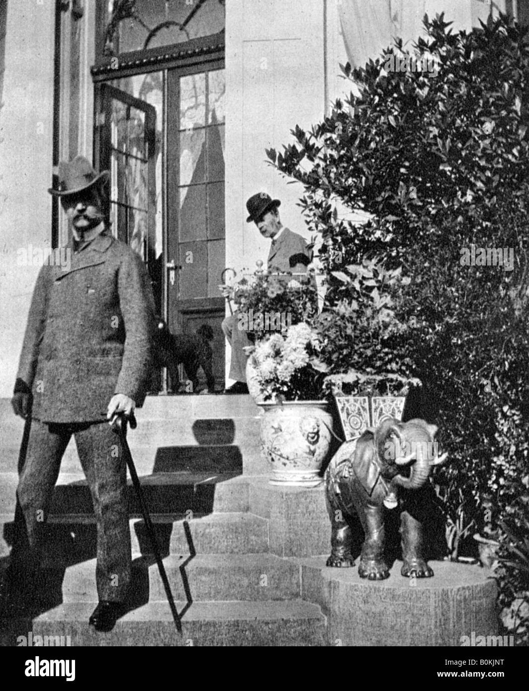 König Christian IX. von Dänemark (1818-1906) und Prinz Friedrich (1868-1940), 1904 (1908). Artist: Queen Alexandra Stockfoto