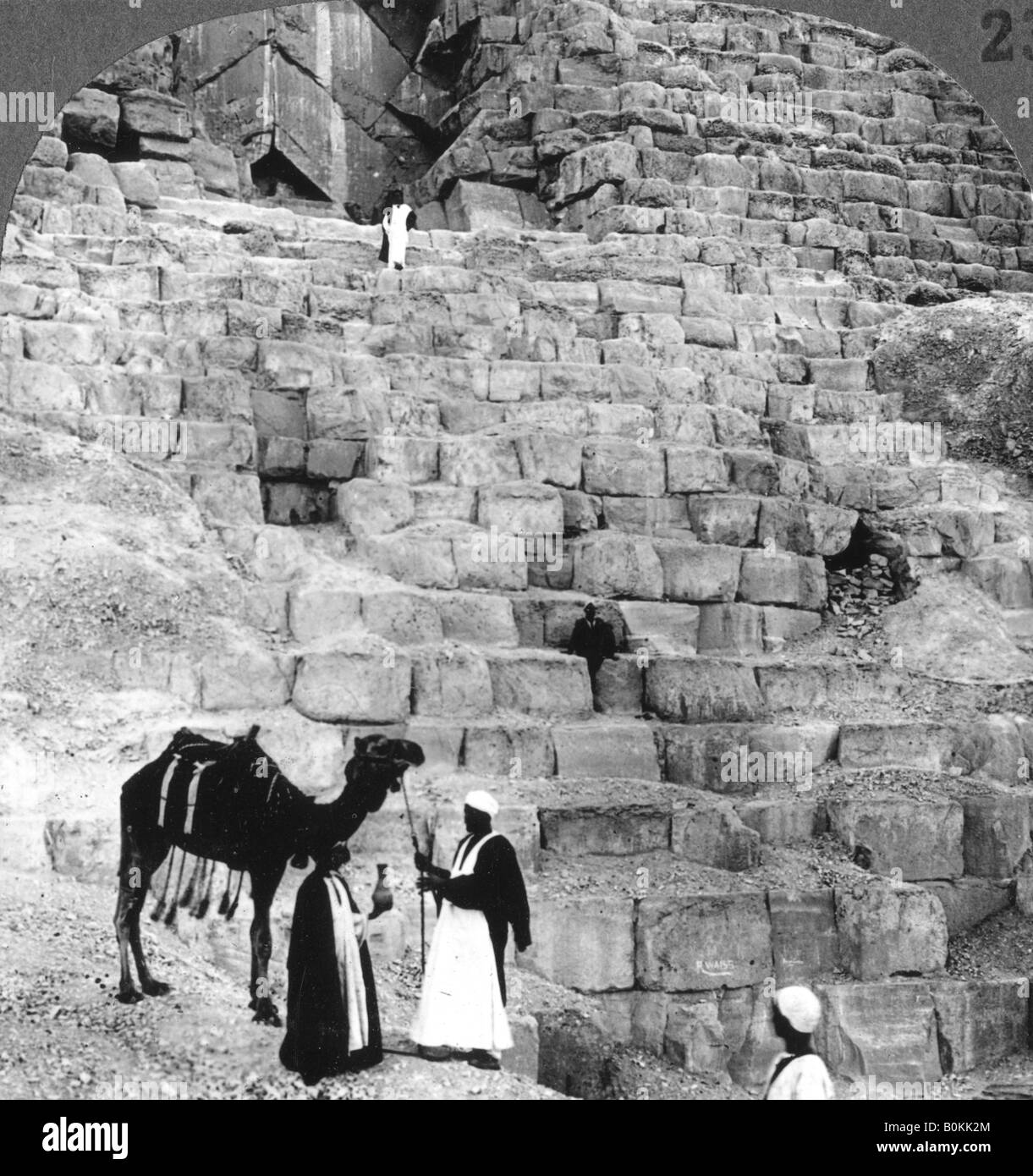 Eingang der Großen Pyramide von Gizeh, Ägypten, 1905. Artist: Underwood & Underwood Stockfoto