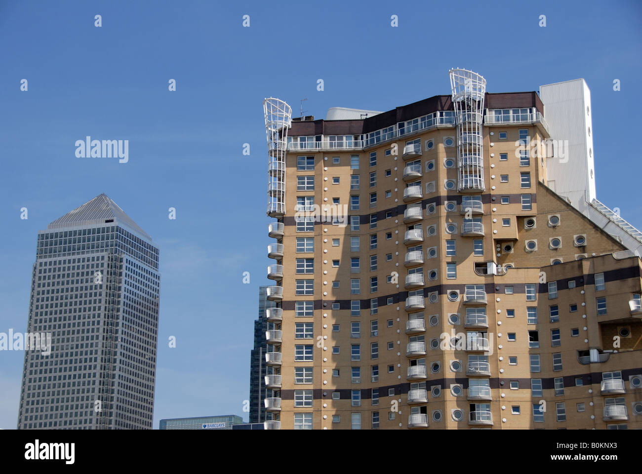 Canary Wharf und Apartments, London, UK Stockfoto