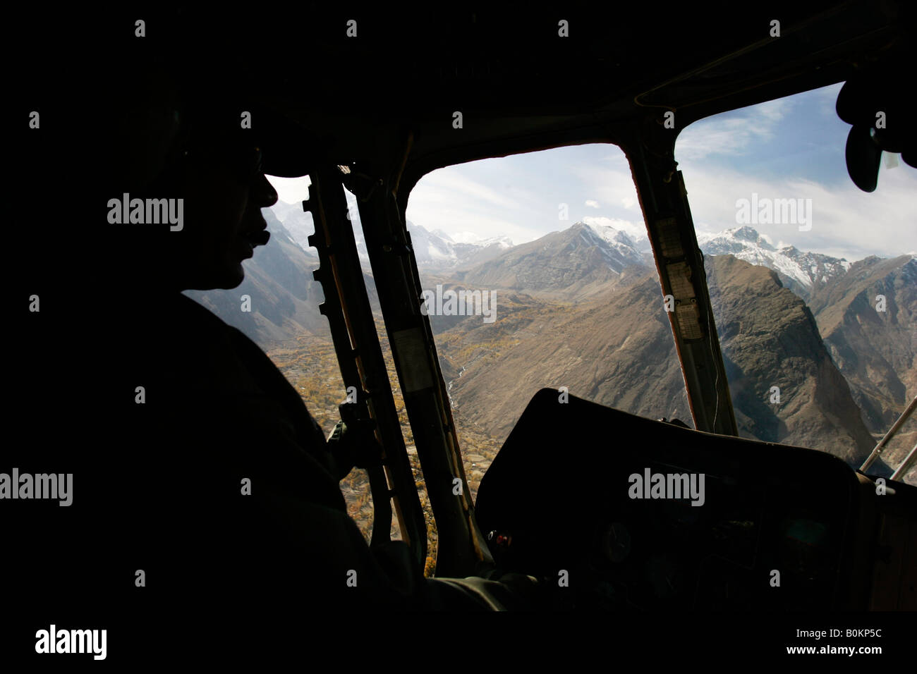 Gipfel des Karokoram-Gebirges von Helikopter-Cockpit Skardu Tal Nord-Pakistan Stockfoto