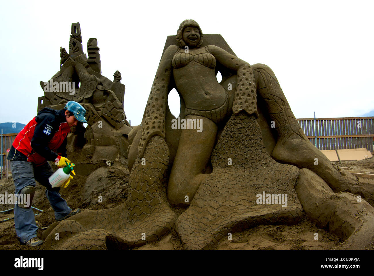 Bildhauer arbeiten bei den Tournament of Champions in Harrison Hot Springs Sand Skulptur Hauptstadt der Welt Stockfoto