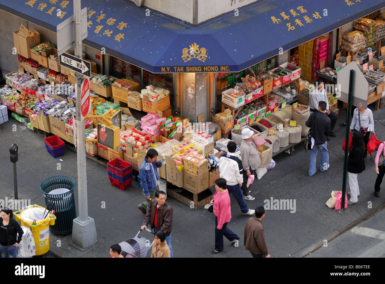 Shop an der Ecke in Chinatown, New York Stockfoto