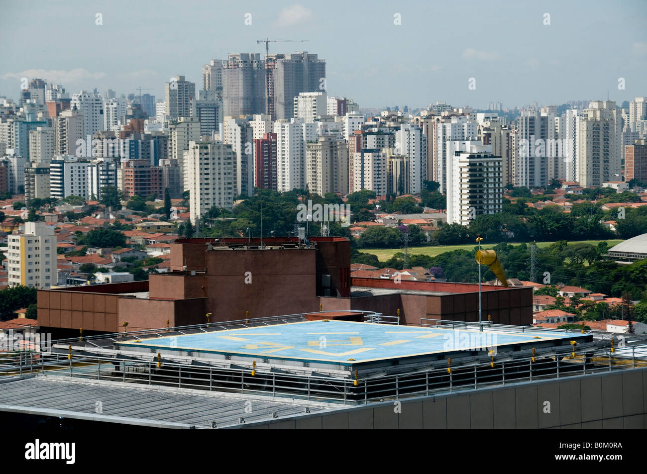 Hubschrauberlandeplatz auf dem Dach auf Berrini Avenue Region S o Paulo SP 14 02 08 Sao Paulo ist bekannt, dass die zweitgrößte Flotte von Hubschraubern Stockfoto